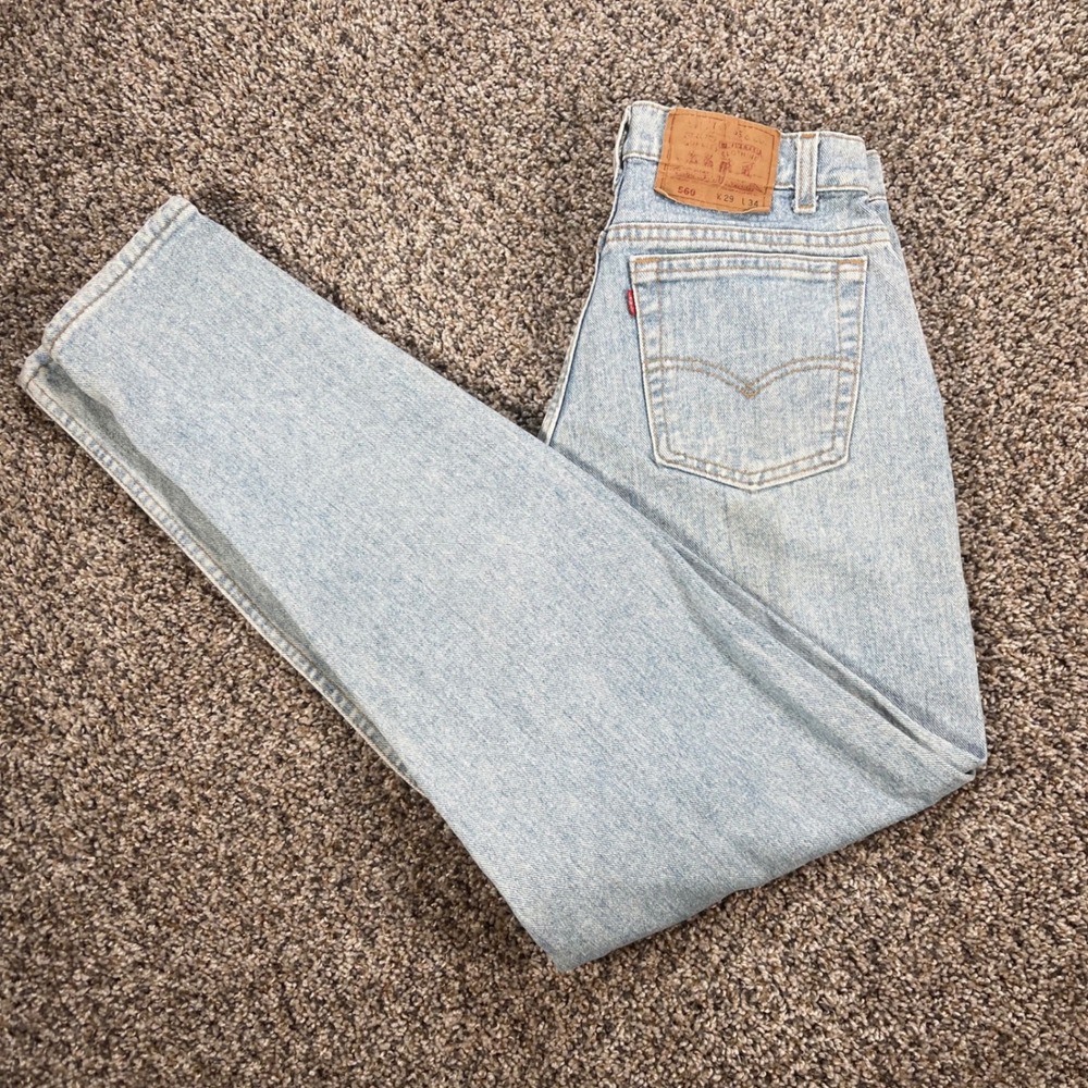 Vintage Levi's 560 Men's 28x33 Loose Fit Tapered Leg Jeans Light Wash 90s